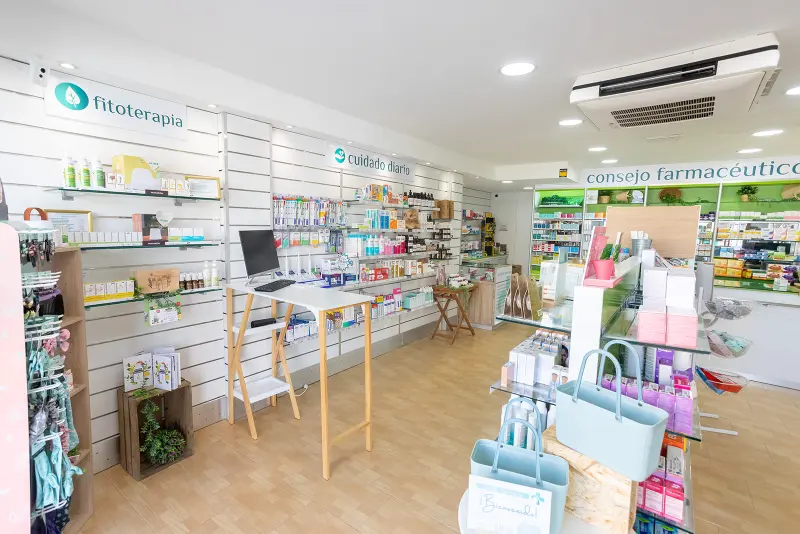 3--Farmacia Avella- local Avellà Farmacia en Oliva - Interior