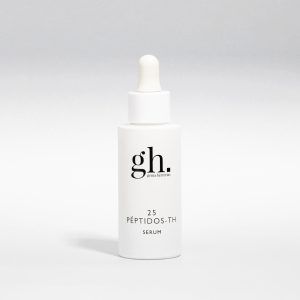 Sérum facial de multipéptidos y ácido hialurónico reduce la flacidez y los signos de envejecimiento gracias a su hidratación profunda.