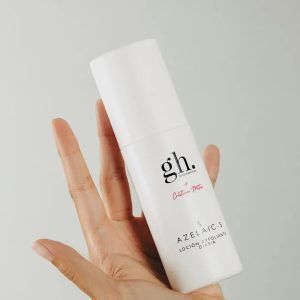 Avellà Farmacia en Oliva Playa 3 Loción exfoliante de uso diario con acción despigmentante y seboregulador que mantiene los poros limpios mejorando la textura del rostro.
