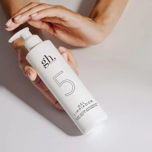 Avellà Farmacia en Oliva Playa 4 Gel limpiador suave con potente acción seboregulador y antibacteriana para pieles con tendencia acneicas