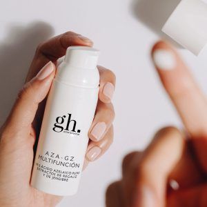 Avellà Farmacia en Oliva Playa 6 Crema multifunción de textura ligera con propiedades despigmentantes y seboreguladoras que ayudan a mejorar la textura de tu piel.