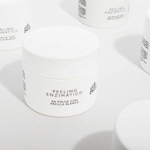 Peeling enzimático facial que posee beneficios hidratantes y exfoliantes